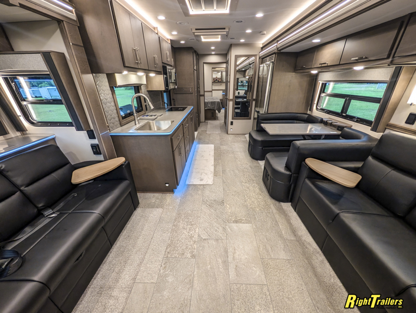 New 2027 Renegade RV Classic Peterbilt 589 45CME Motorhome With 1.5 Bathrooms