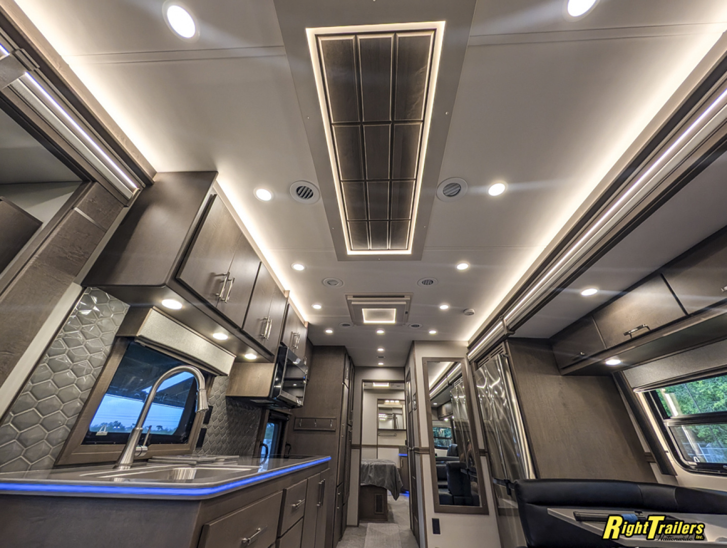 New 2027 Renegade RV Classic Peterbilt 589 45CME Motorhome With 1.5 Bathrooms