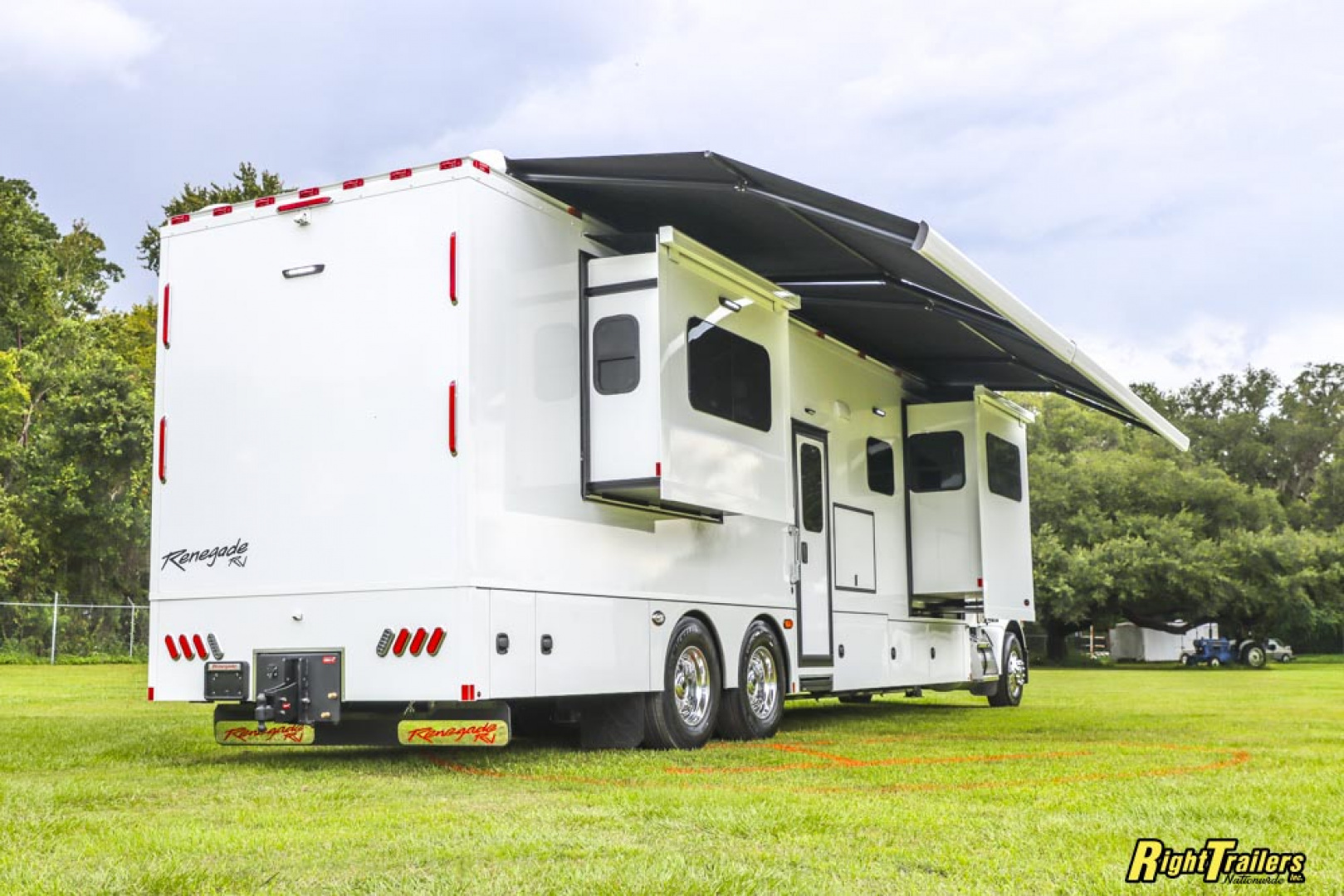 New 2027 Renegade RV Classic Peterbilt 589 45CME Motorhome With 1.5 Bathrooms