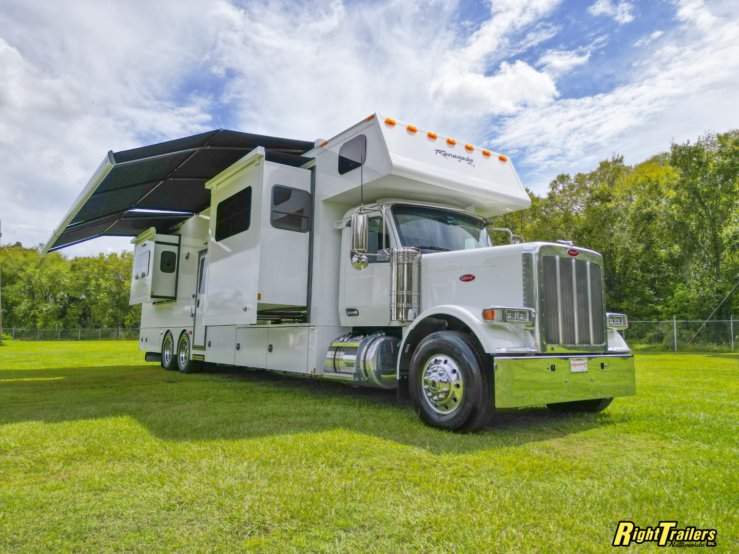 New 2027 Renegade RV Classic Peterbilt 589 45CME Motorhome With 1.5 Bathrooms