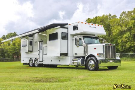 New 2027 Renegade RV Classic Peterbilt 589 45CME Motorhome With 1.5 Bathrooms