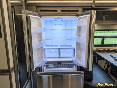 New 2027 Renegade RV Classic Peterbilt 589 45CME Motorhome With 1.5 Bathrooms