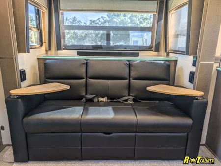 New 2027 Renegade RV Classic Peterbilt 589 45CME Motorhome With 1.5 Bathrooms