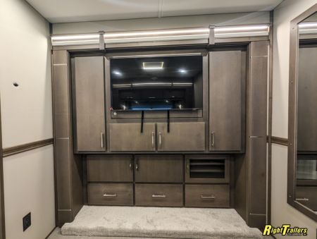 New 2027 Renegade RV Classic Peterbilt 589 45CME Motorhome With 1.5 Bathrooms
