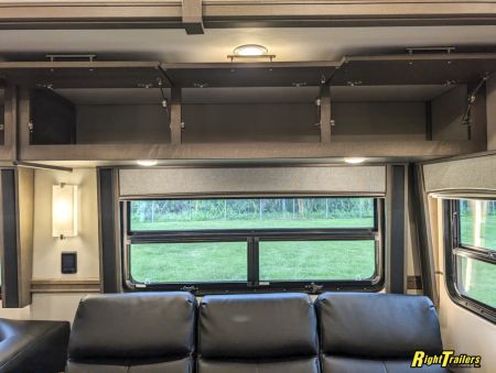 New 2027 Renegade RV Classic Peterbilt 589 45CME Motorhome With 1.5 Bathrooms