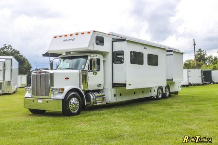 New 2027 Renegade RV Classic Peterbilt 589 45CME Motorhome With 1.5 Bathrooms