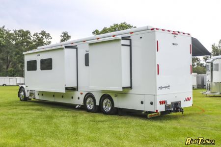 New 2027 Renegade RV Classic Peterbilt 589 45CME Motorhome With 1.5 Bathrooms
