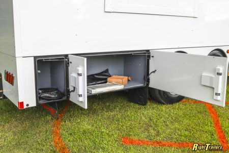 New 2027 Renegade RV Classic Peterbilt 589 45CME Motorhome With 1.5 Bathrooms