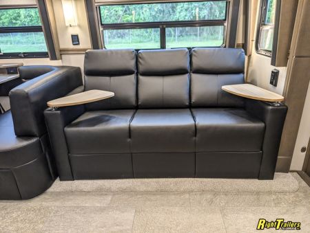 New 2027 Renegade RV Classic Peterbilt 589 45CME Motorhome With 1.5 Bathrooms