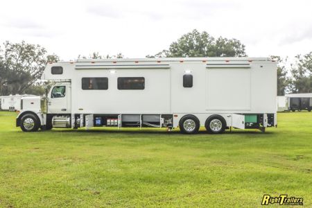 New 2027 Renegade RV Classic Peterbilt 589 45CME Motorhome With 1.5 Bathrooms
