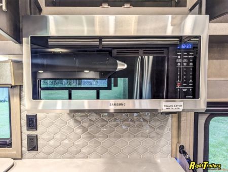 New 2027 Renegade RV Classic Peterbilt 589 45CME Motorhome With 1.5 Bathrooms