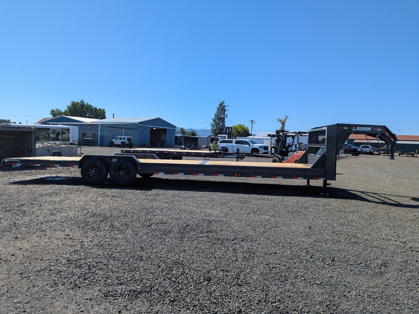 New 2026 LAMAR TRAILERS H8 83x32 14K Flatbed Trailer GOOSENECK