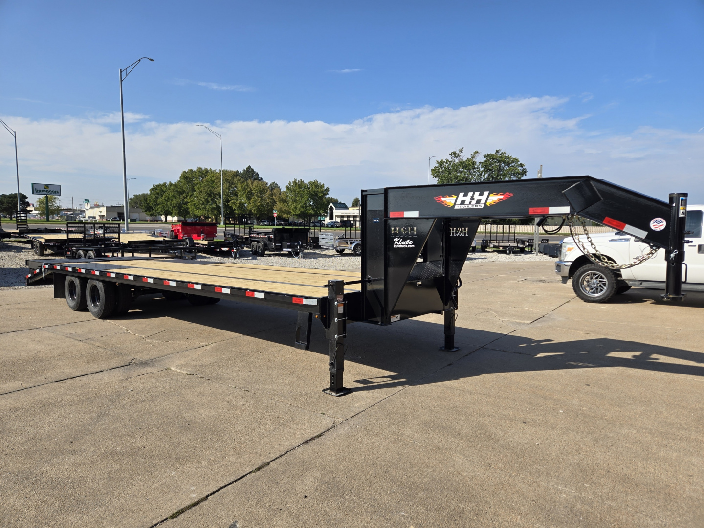 New 2026 H&H Trailers 102x25+5 HD Low Profile Dovetail Super Deluxe Ramps Gooseneck 22.5K Equipment Trailer