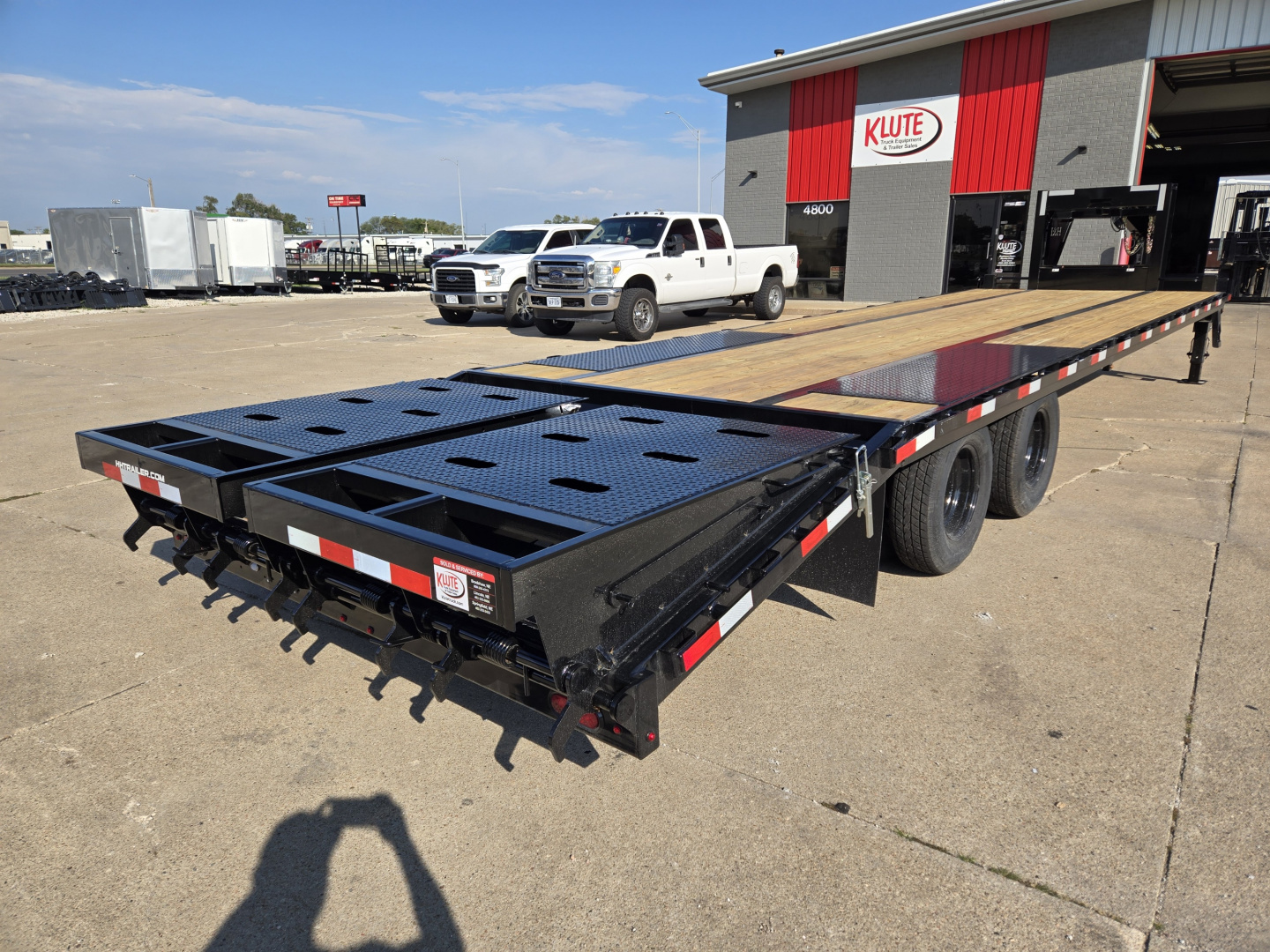 New 2026 H&H Trailers 102x25+5 HD Low Profile Dovetail Super Deluxe Ramps Gooseneck 22.5K Equipment Trailer