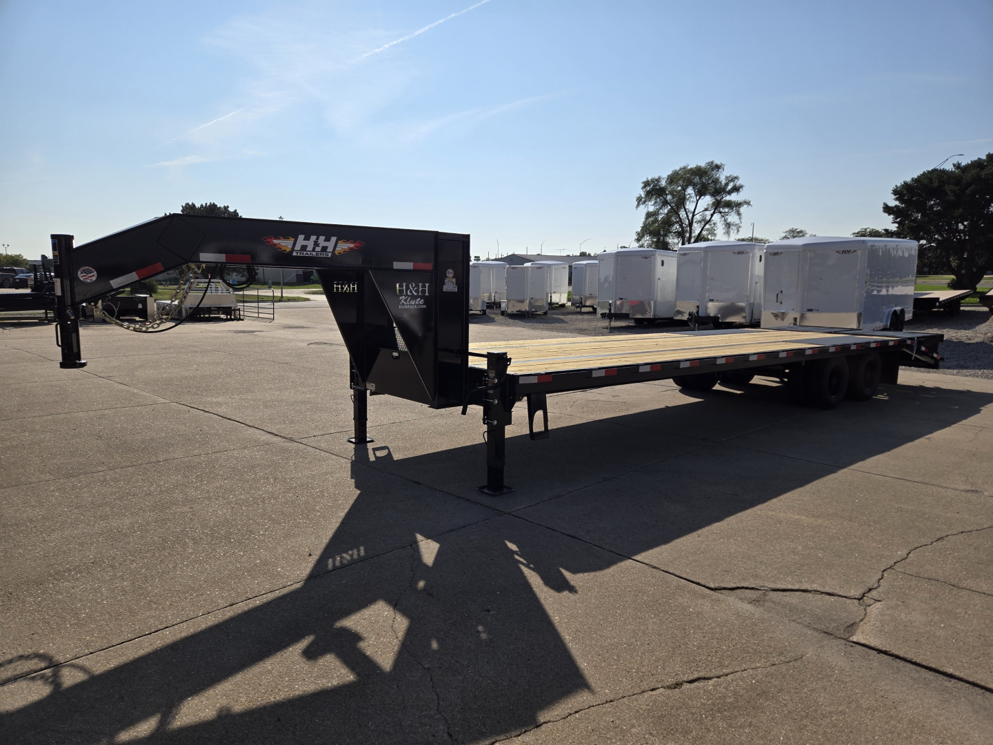 New 2026 H&H Trailers 102x25+5 HD Low Profile Dovetail Super Deluxe Ramps Gooseneck 22.5K Equipment Trailer