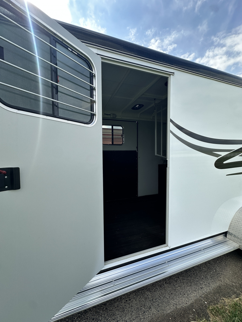 Used 2021 Hawk 2H GN Straight Load Horse Trailer