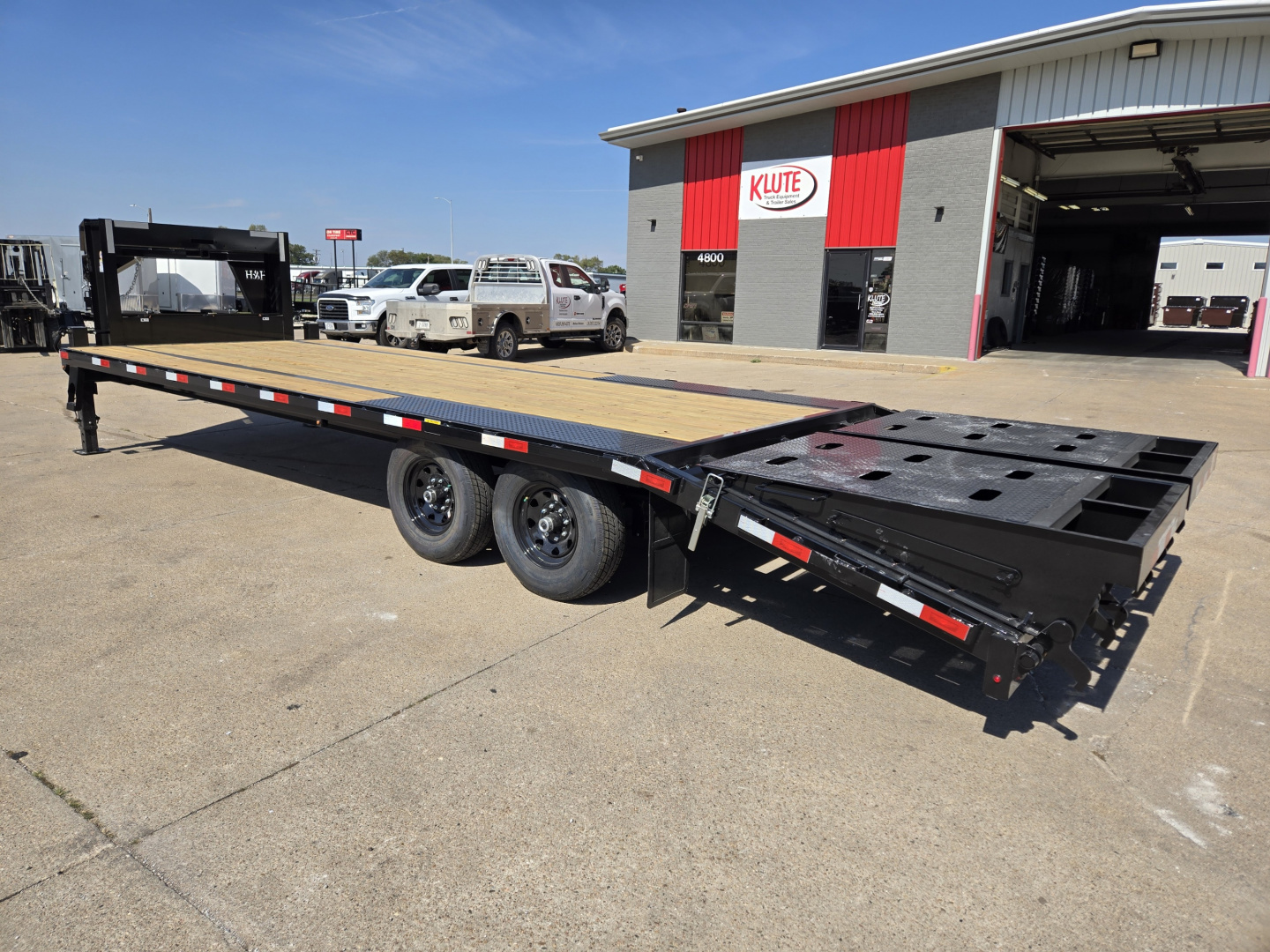 New 2026 H&H Trailers 102x20+5 Low Profile Dovetail Super Deluxe Ramps Gooseneck 15K Equipment Trailer