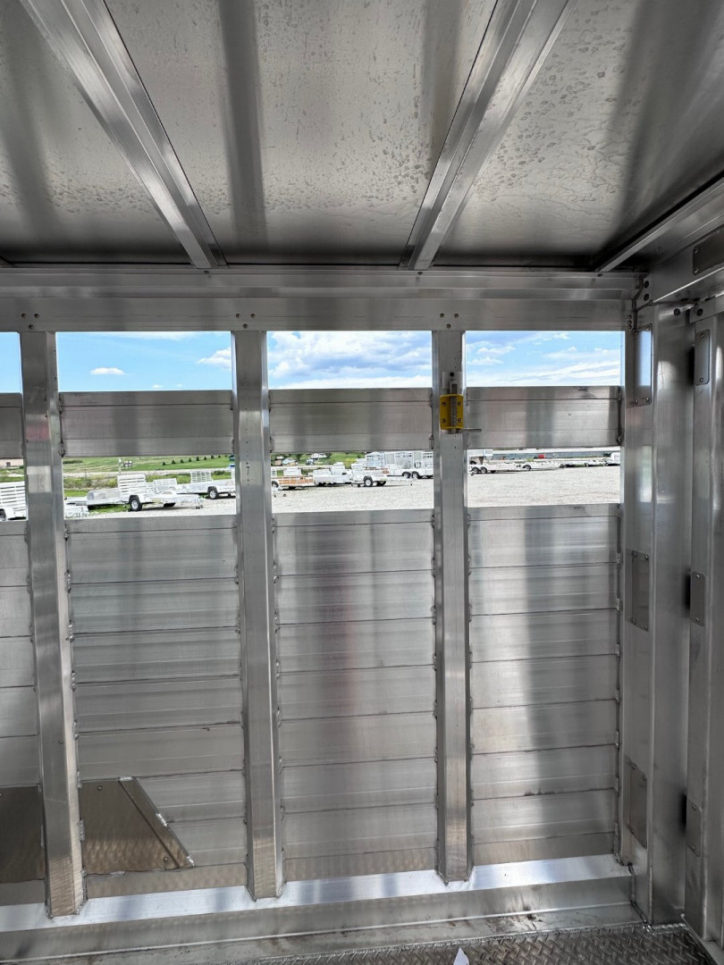 New 2026 EBY MAVERICK 24' Gooseneck Aluminum Stock Trailer w/ Rolling Gate