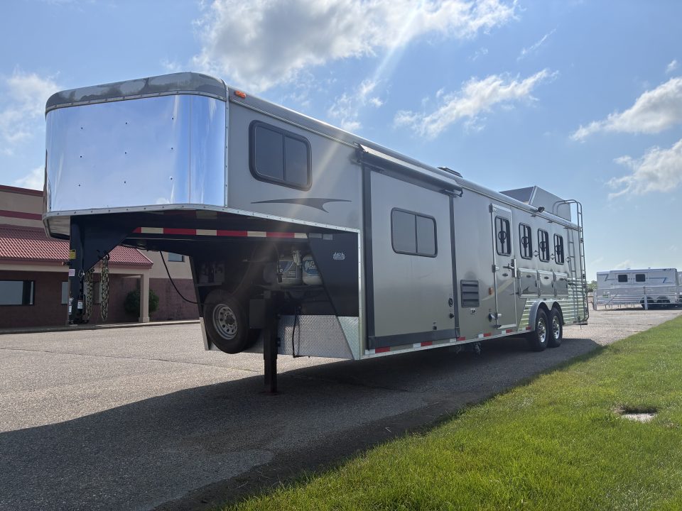 Used 2014 4H Bison Coach 12' LQ Horse Trailer