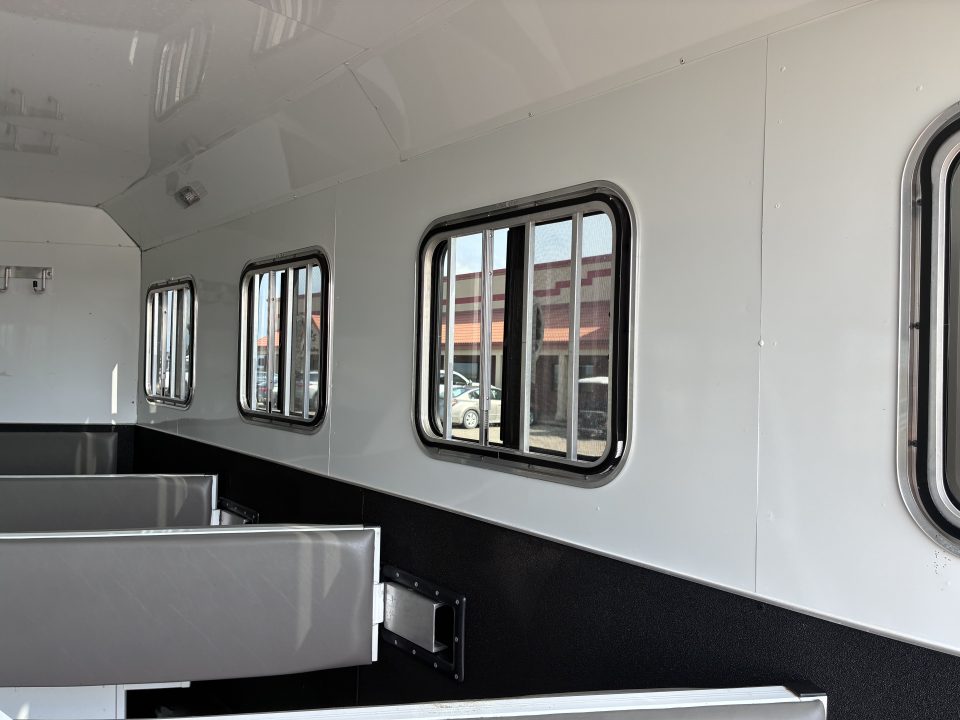 Used 2014 4H Bison Coach 12' LQ Horse Trailer