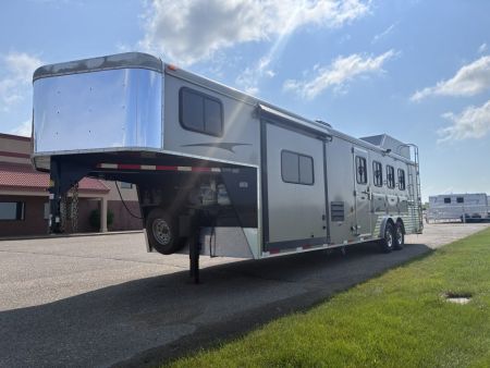 Used 2014 4H Bison Coach 12' LQ Horse Trailer