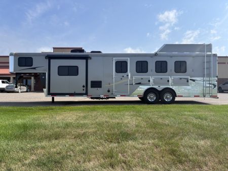 Used 2014 4H Bison Coach 12' LQ Horse Trailer