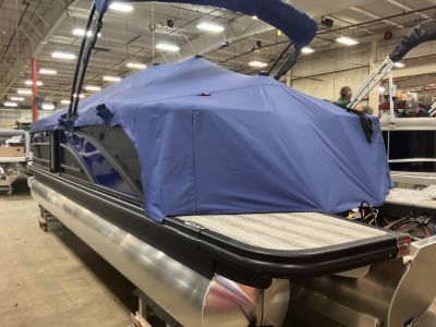 New 2026 Bennington 24' M Series Fastback Tri-toon Boat