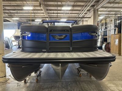 New 2026 Bennington 24' M Series Fastback Tri-toon Boat