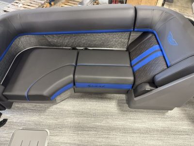 New 2026 Bennington 24' M Series Fastback Tri-toon Boat