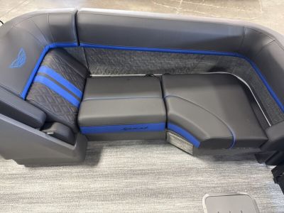 New 2026 Bennington 24' M Series Fastback Tri-toon Boat