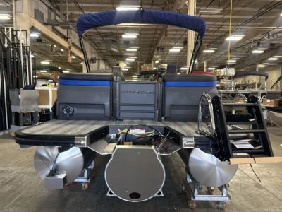 New 2026 Bennington 24' M Series Fastback Tri-toon Boat