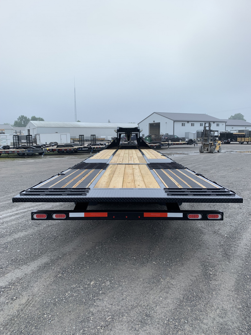 New 2026 Diamond C Trailers FMAX212L32X102HDT (32' X 102") 25.9K (Pacesetter Ed.) Hydraulic Dovetail Flatbed Trailer