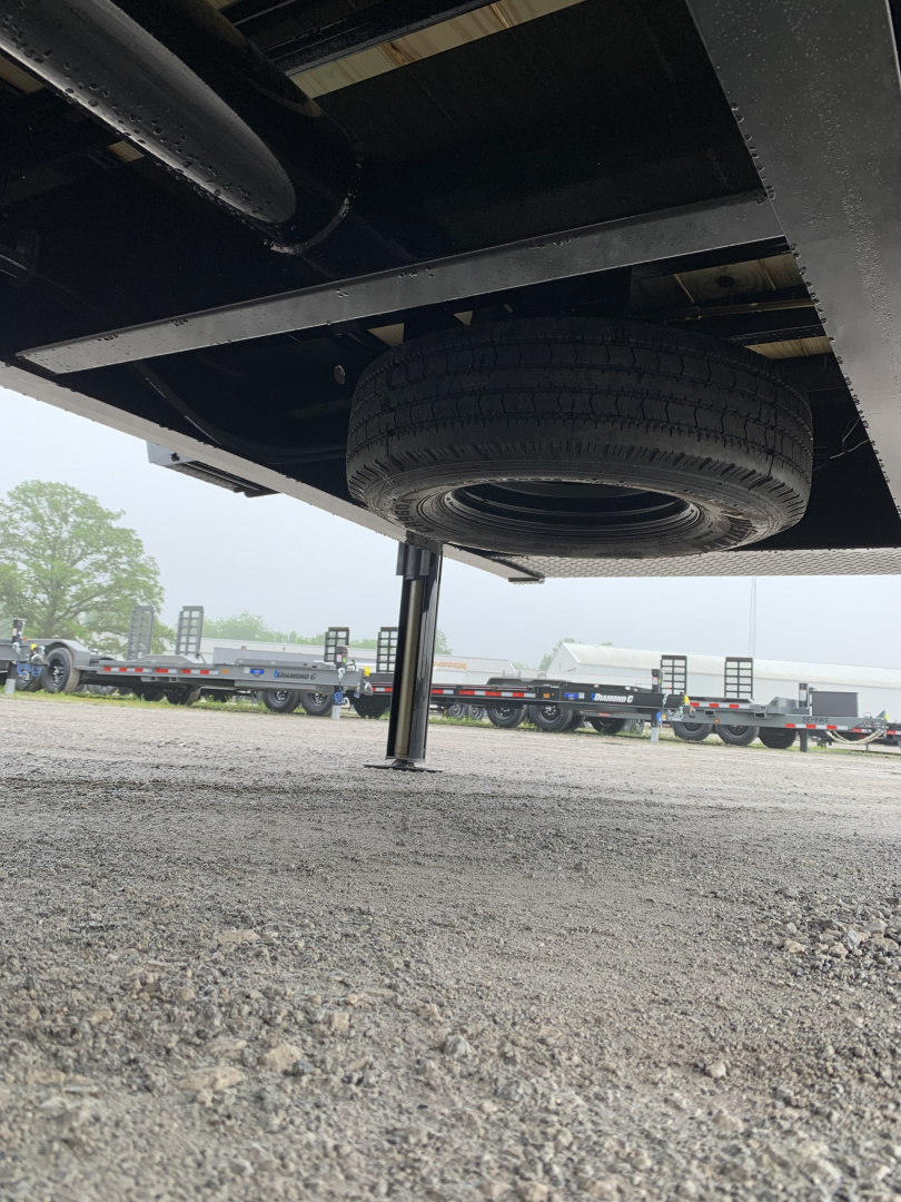 New 2026 Diamond C Trailers FMAX212L32X102HDT (32' X 102") 25.9K (Pacesetter Ed.) Hydraulic Dovetail Flatbed Trailer