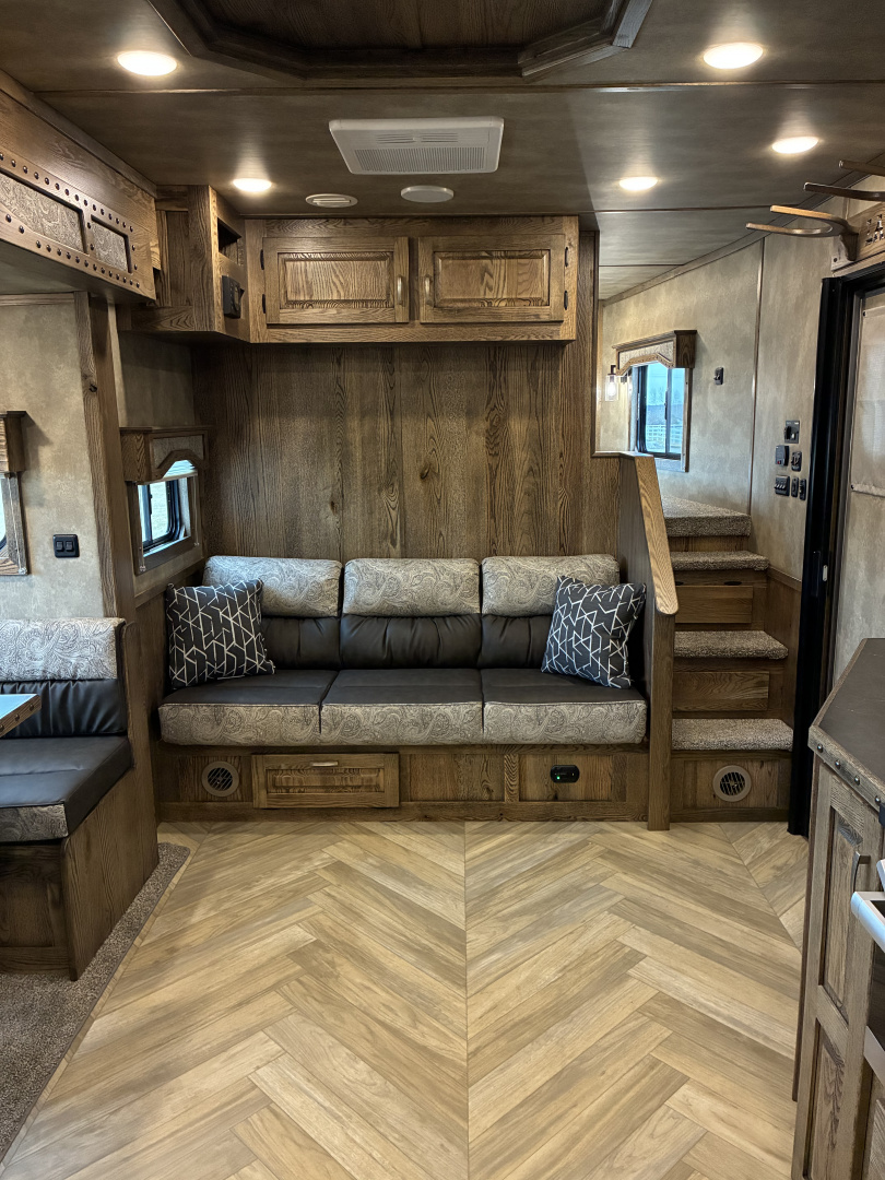 New 2026 Lakota IN8315SR 3H 15' LQ Horse Trailer