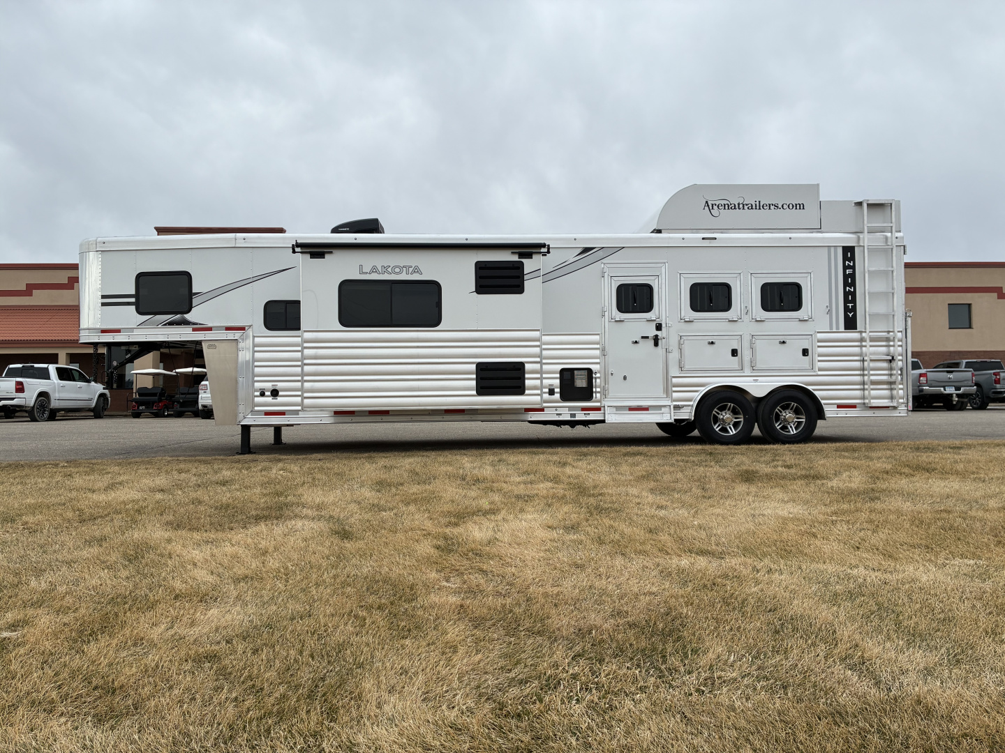New 2026 Lakota IN8315SR 3H 15' LQ Horse Trailer