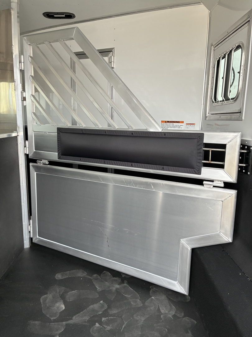 New 2026 Lakota IN8315SR 3H 15' LQ Horse Trailer
