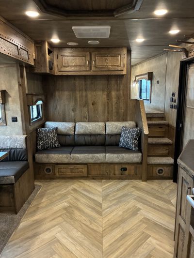 New 2026 Lakota IN8315SR 3H 15' LQ Horse Trailer