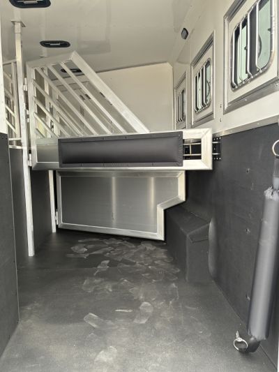 New 2026 Lakota IN8315SR 3H 15' LQ Horse Trailer