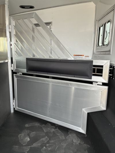 New 2026 Lakota IN8315SR 3H 15' LQ Horse Trailer