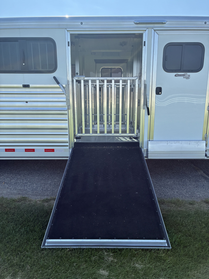 New 2026 Cimarron Trailers 10 Pen Showstar LX Stock / Stock Combo Trailer