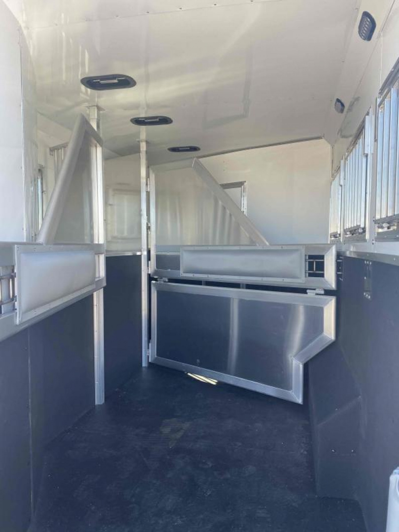 New 2023 SMC Laramie 3 Horse 14' Living Quarter Trailer