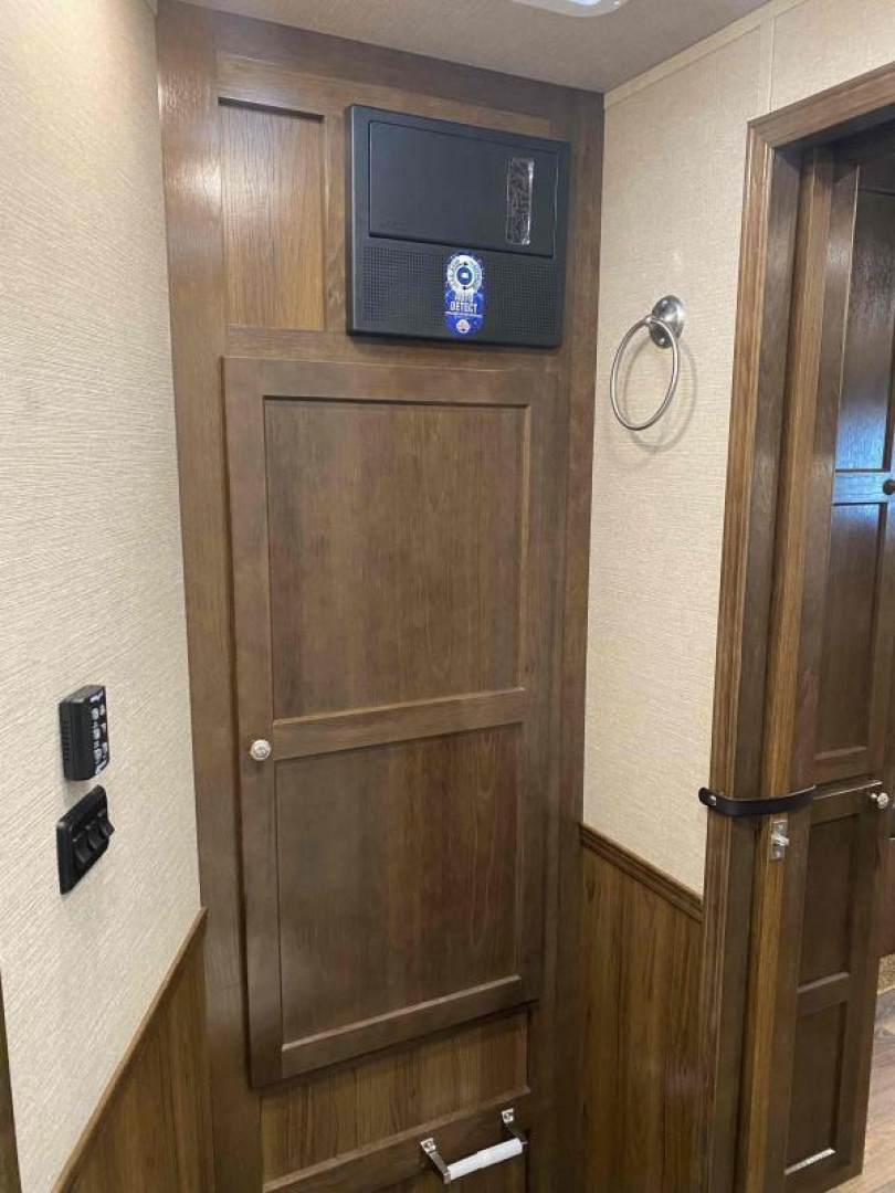 New 2023 SMC Laramie 3 Horse 14' Living Quarter Trailer