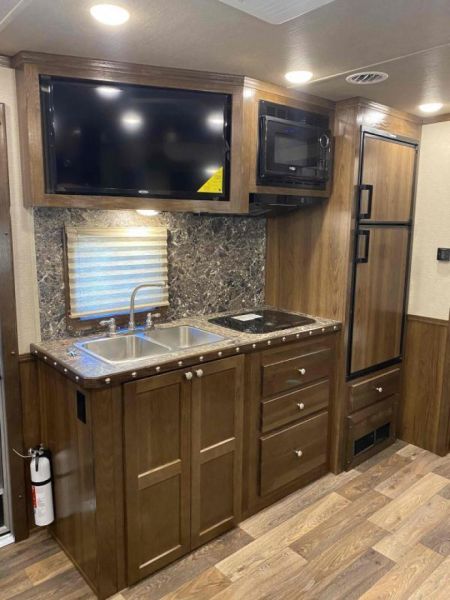New 2023 SMC Laramie 3 Horse 14' Living Quarter Trailer