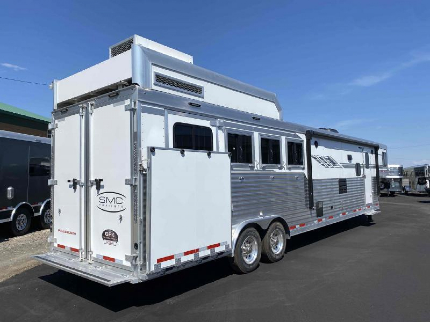 2023 SMC Laramie photo 3