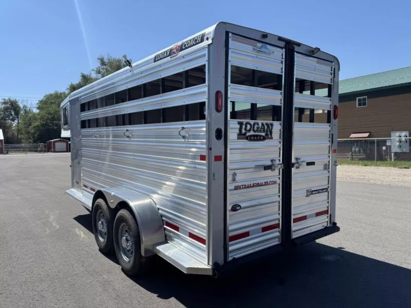New 2025 Logan Coach Bullseye 3 Horse Stock Combo