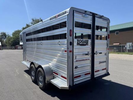 New 2025 Logan Coach Bullseye 3 Horse Stock Combo