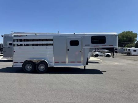 New 2025 Logan Coach Bullseye 3 Horse Stock Combo