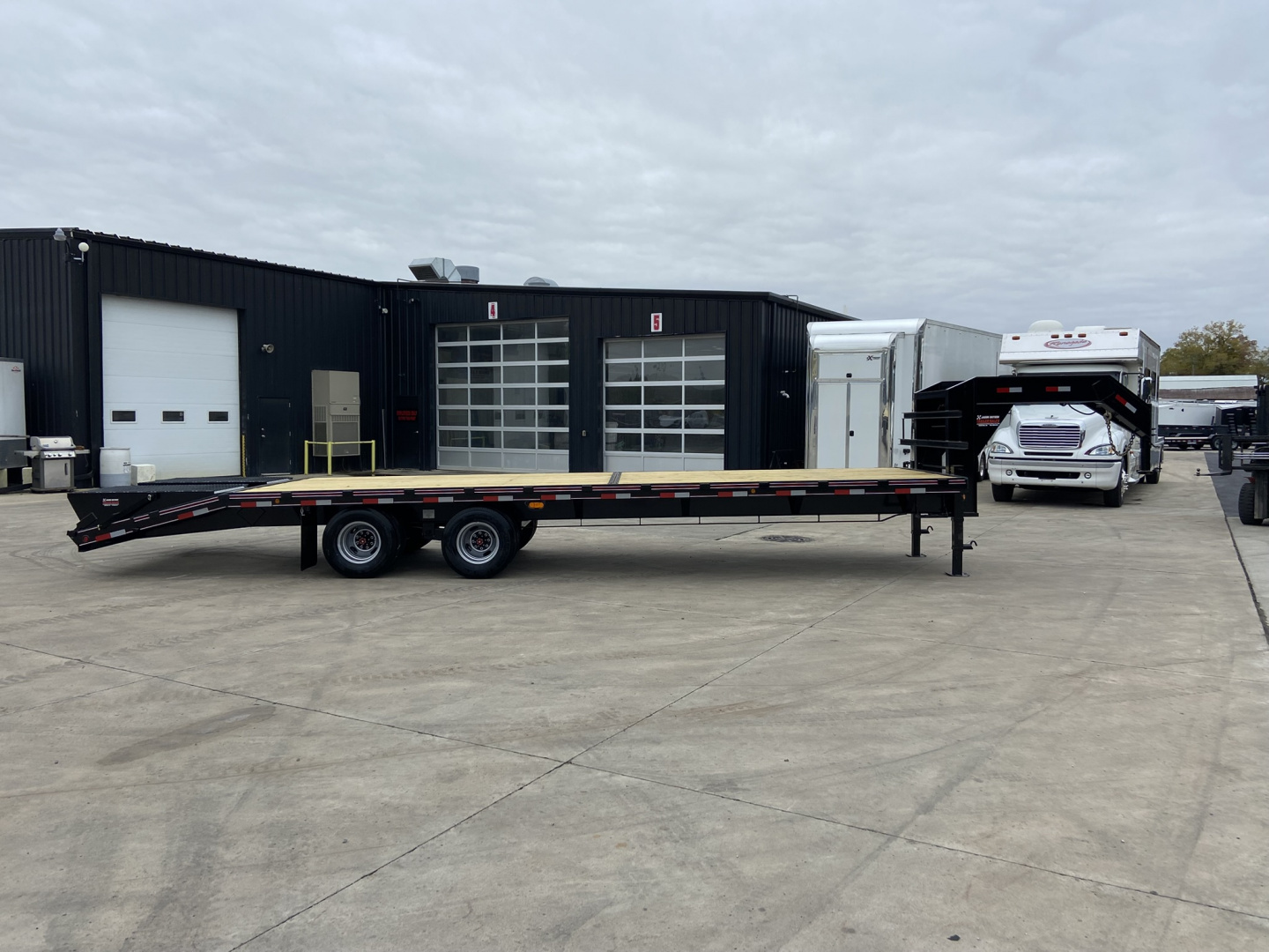 New 2026 Triple R 102X25+5 20K Deckover Trailer