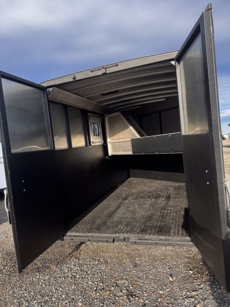 New 2026 Logan Coach 3H BP CROSSFIRE Horse Trailer