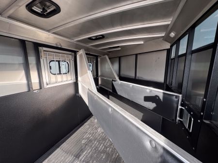 New 2026 Logan Coach 3H BP CROSSFIRE Horse Trailer